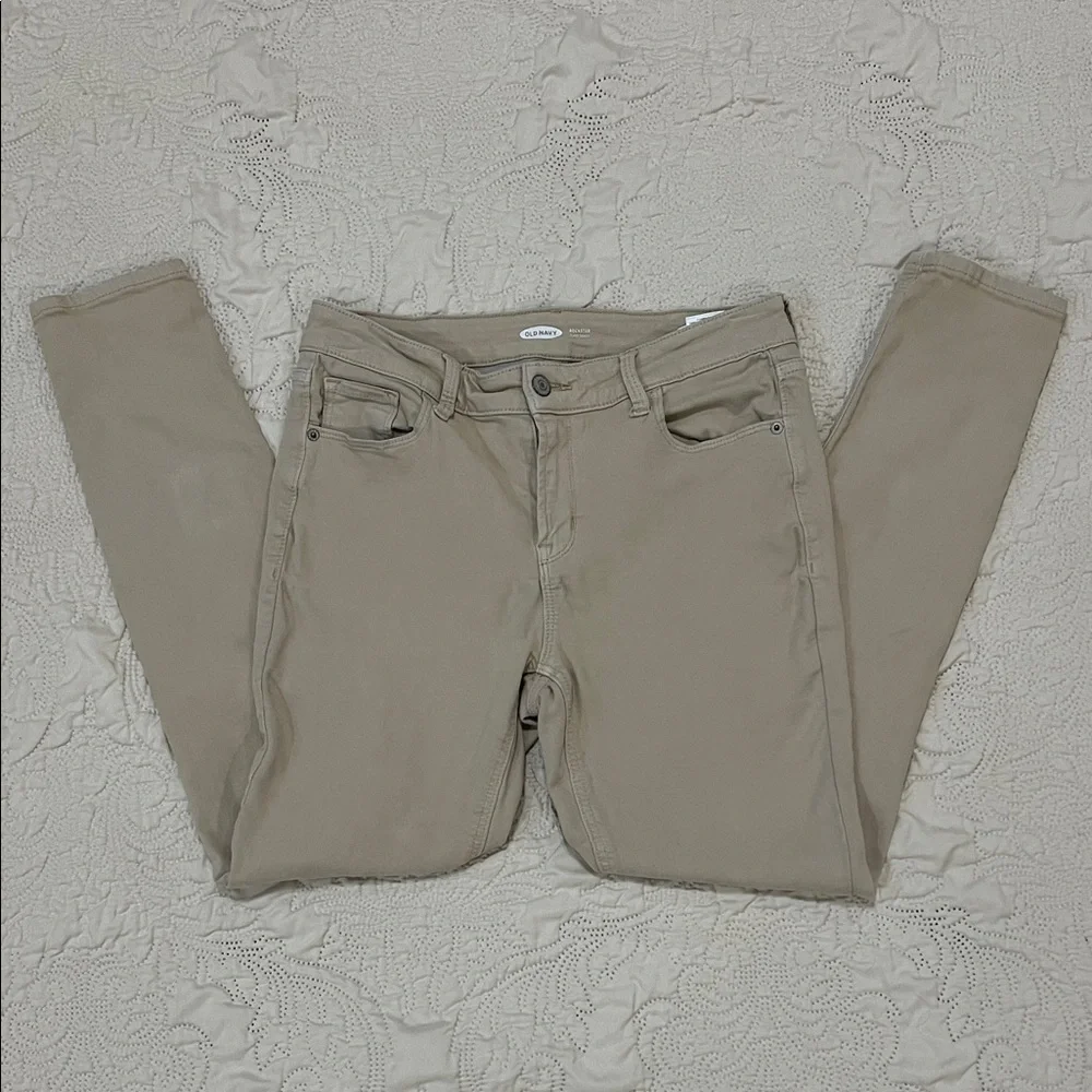 Old Navy Women's Skinny Jeans in Light Beige - Picture 5 of 7